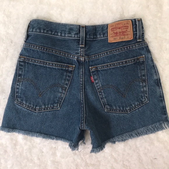 High waisted Levi shorts - Picture 2 of 2